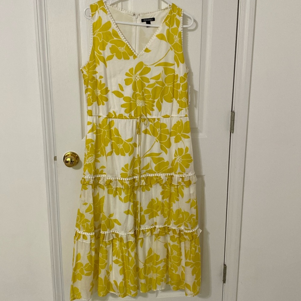 NWT Roz & Ali Floral Tiered Dress Fully Lined Beautiful and Well Made